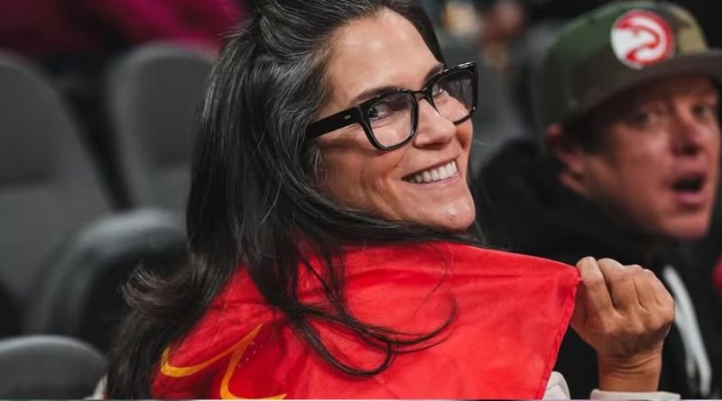 Jami Gertz Net Worth: How $12 Billion Made Her the Richest Celebrity on the Planet
